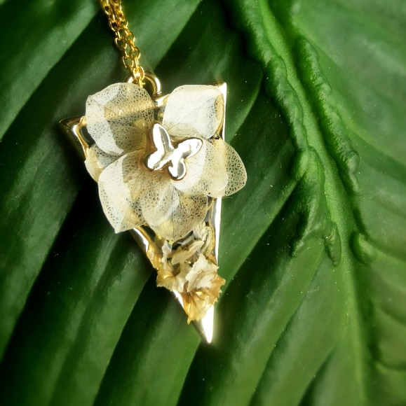 White and Gold Florals - Picture 3 of 3